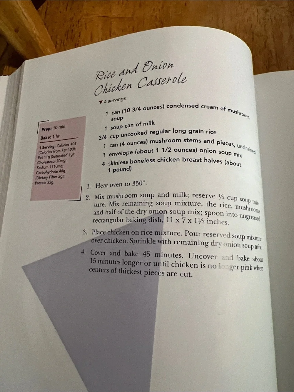 Betty Crocker Fix-It-Fast Family Favorites Cookbook - Cream and Red Cover